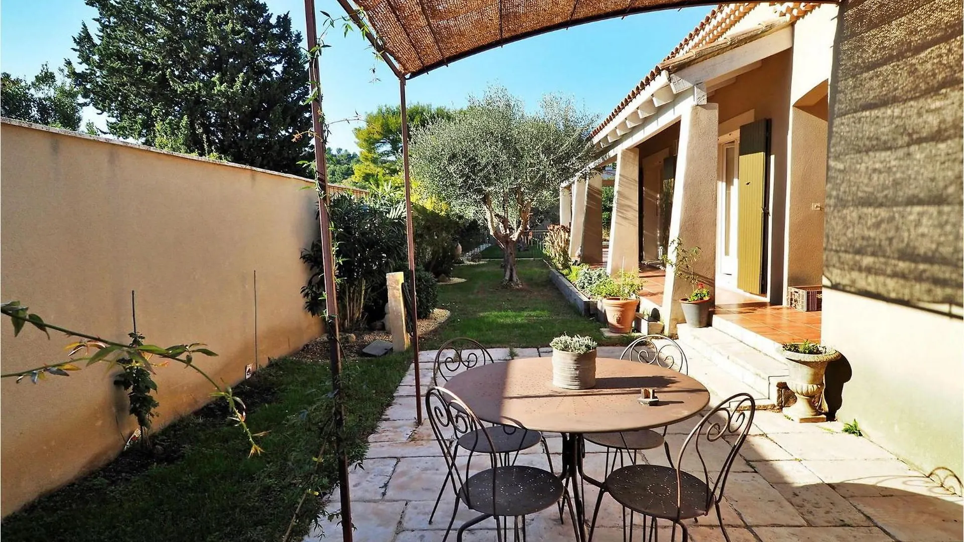 Holiday home Mas De Leveil Villa Paradou France